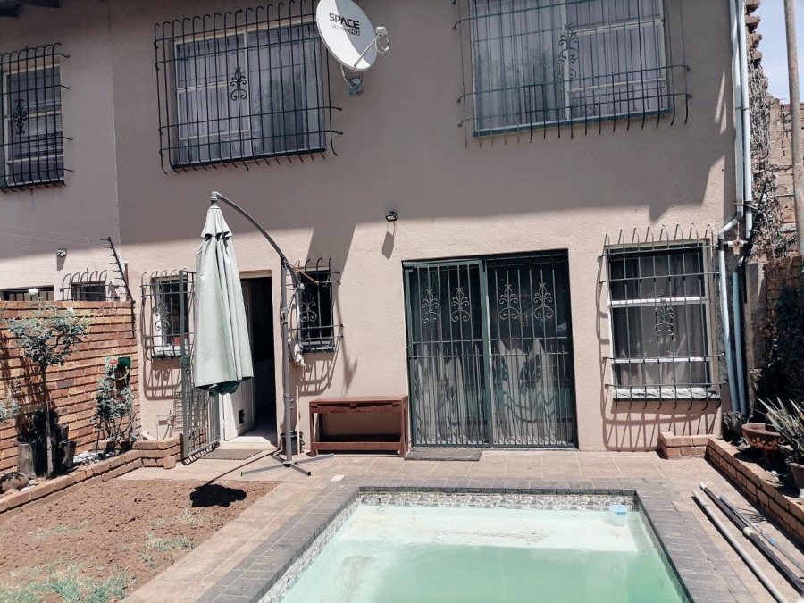 To Let 3 Bedroom Property for Rent in Dersley Gauteng