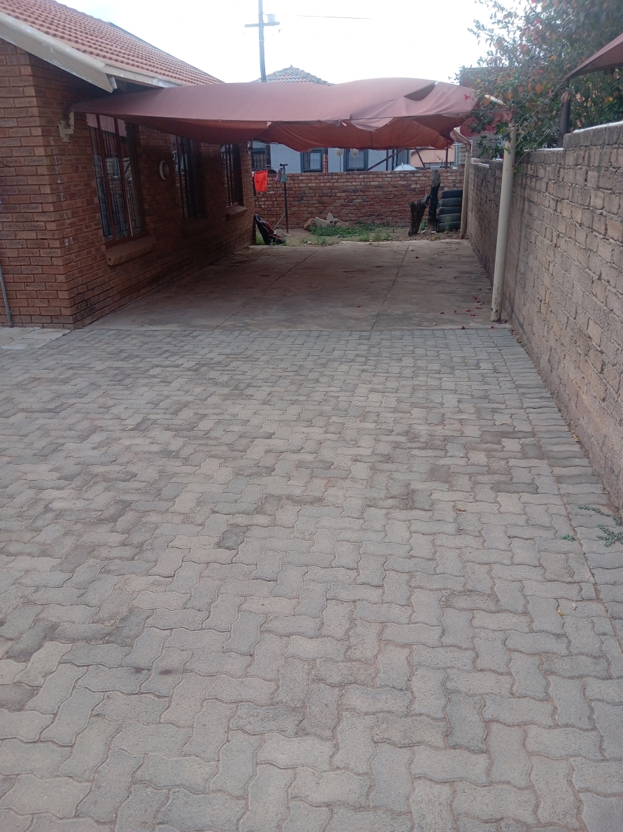 To Let 3 Bedroom Property for Rent in Soshanguve WW Gauteng