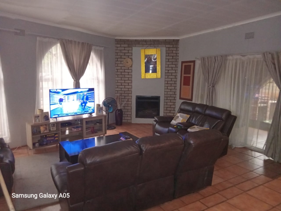 To Let 3 Bedroom Property for Rent in Selection Park Gauteng