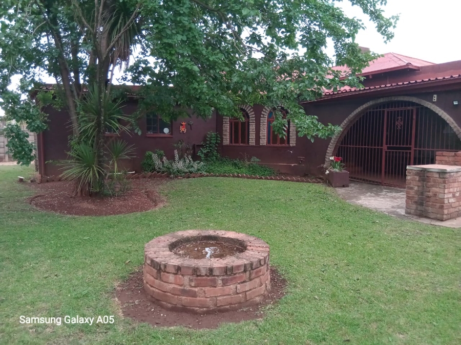 To Let 3 Bedroom Property for Rent in Selection Park Gauteng
