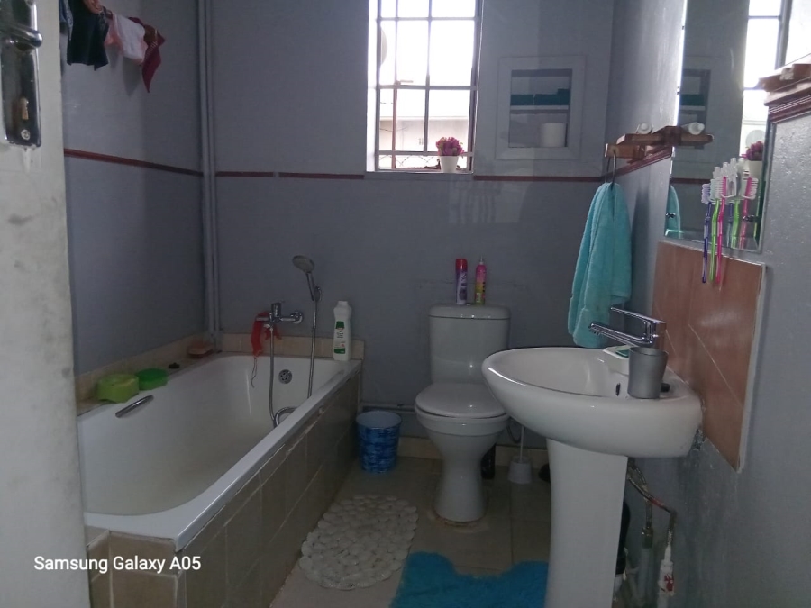 To Let 3 Bedroom Property for Rent in Selection Park Gauteng