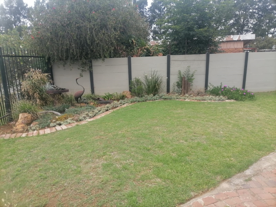 To Let 3 Bedroom Property for Rent in Strubenvale Gauteng