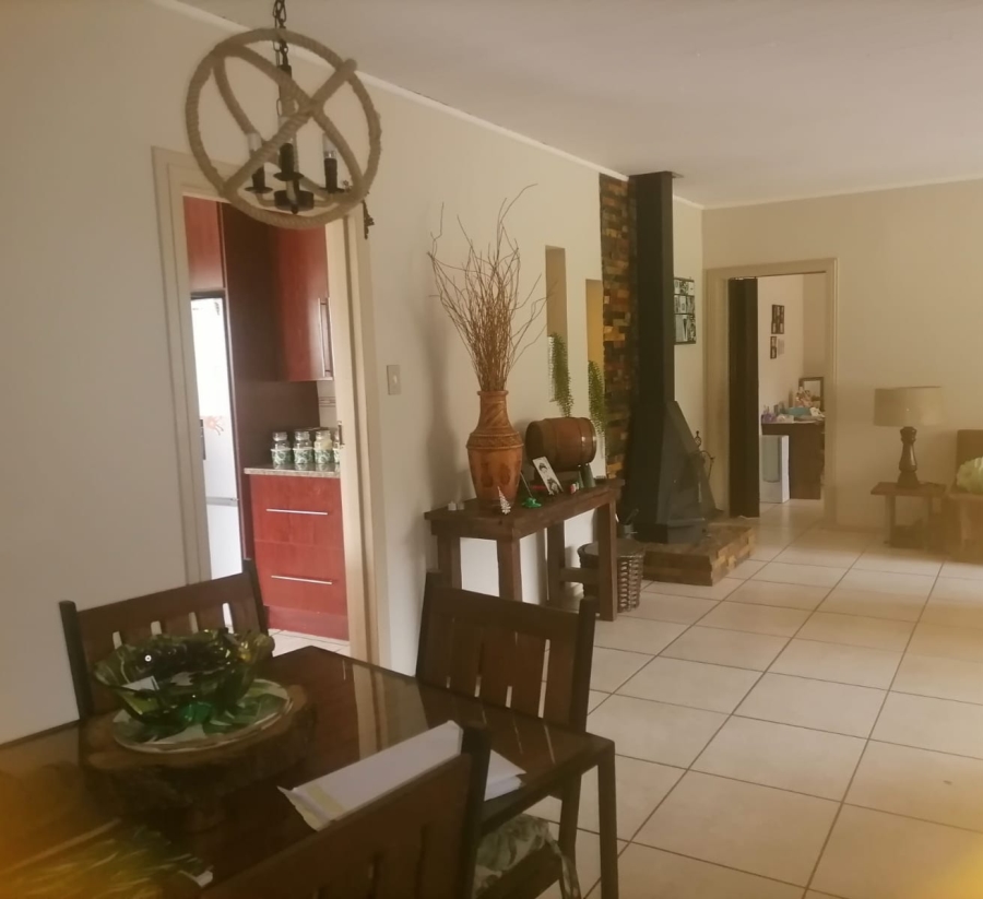 To Let 3 Bedroom Property for Rent in Strubenvale Gauteng