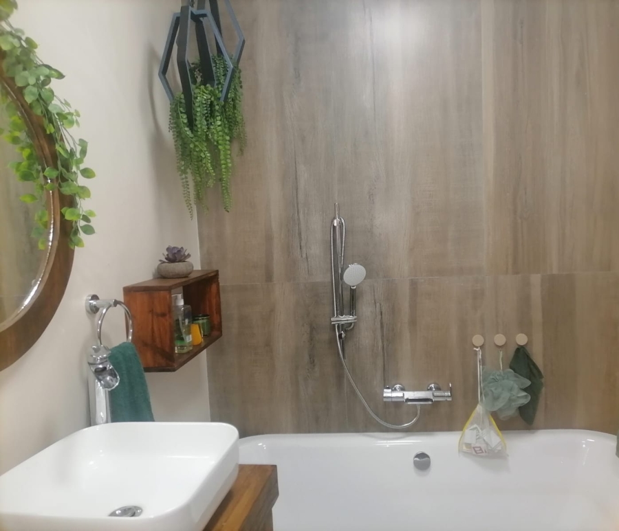 To Let 3 Bedroom Property for Rent in Strubenvale Gauteng