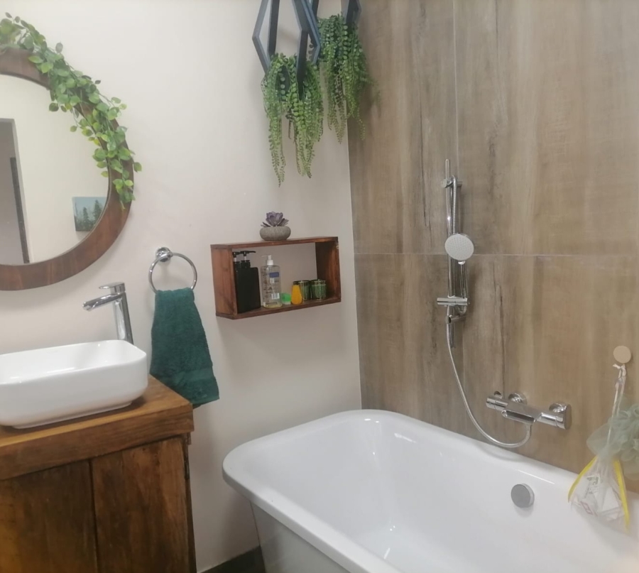 To Let 3 Bedroom Property for Rent in Strubenvale Gauteng