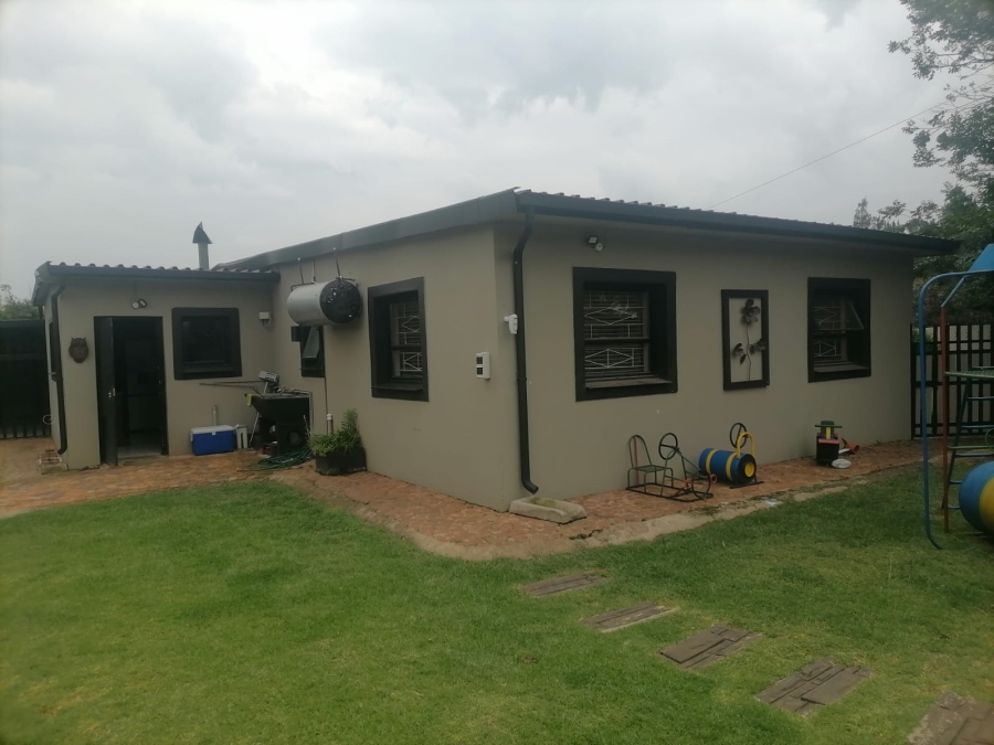 To Let 3 Bedroom Property for Rent in Strubenvale Gauteng