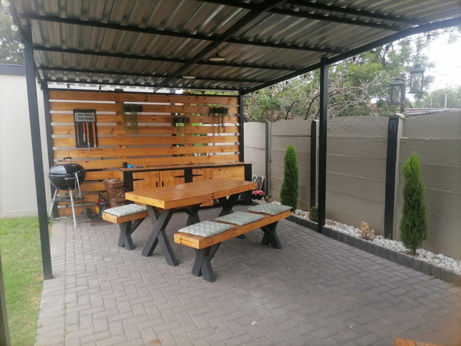 To Let 3 Bedroom Property for Rent in Strubenvale Gauteng