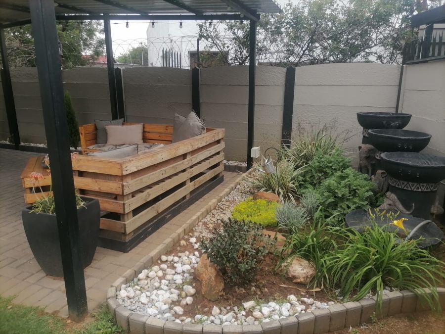 To Let 3 Bedroom Property for Rent in Strubenvale Gauteng