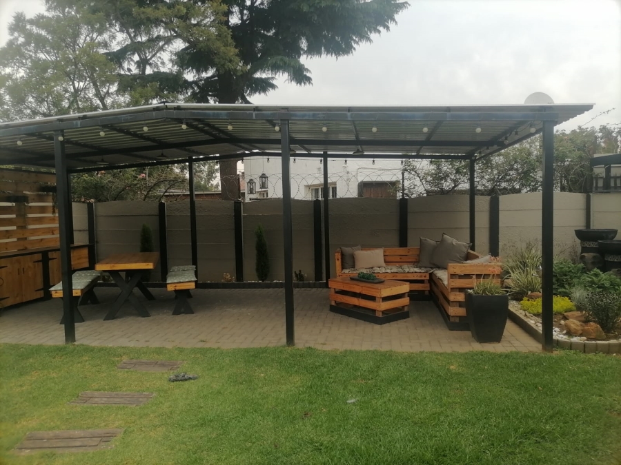 To Let 3 Bedroom Property for Rent in Strubenvale Gauteng