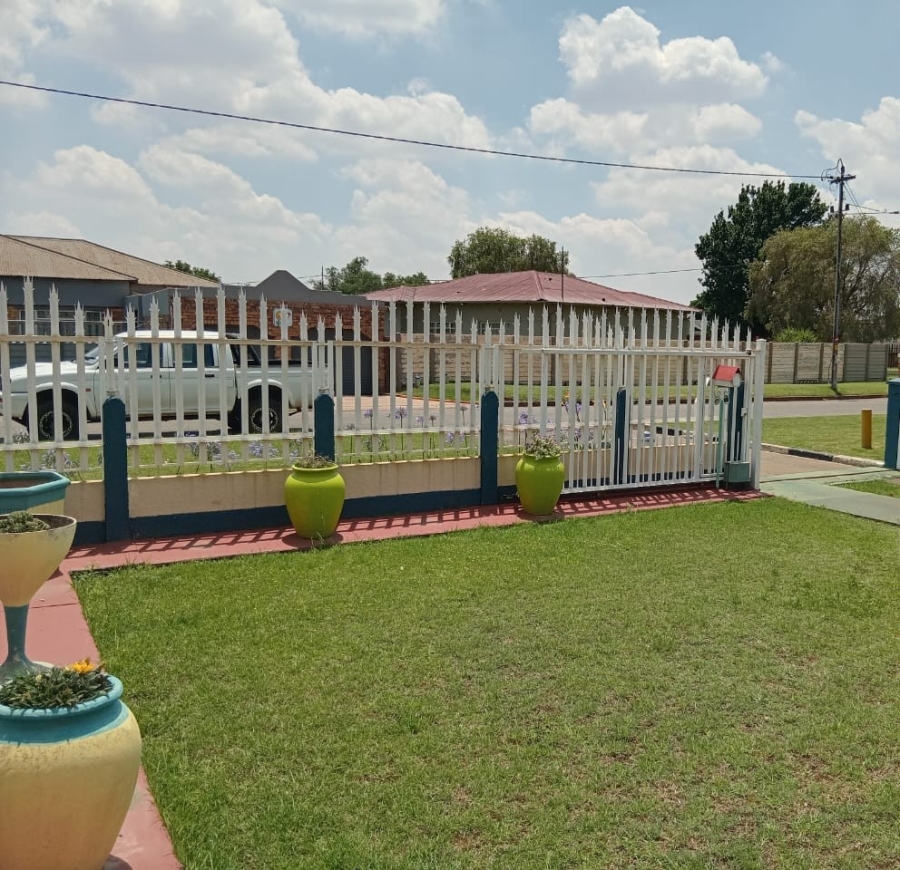3 Bedroom Property for Sale in Strubenvale Gauteng