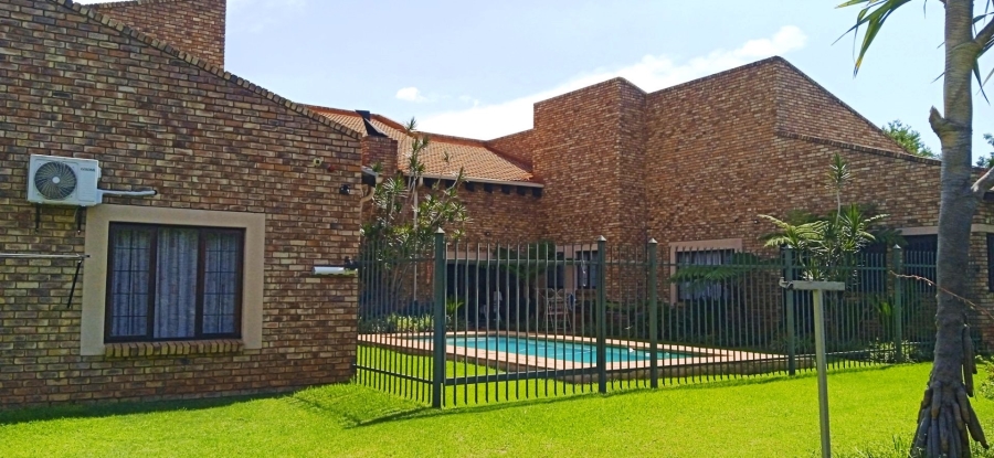 9 Bedroom Property for Sale in Heatherdale Gauteng