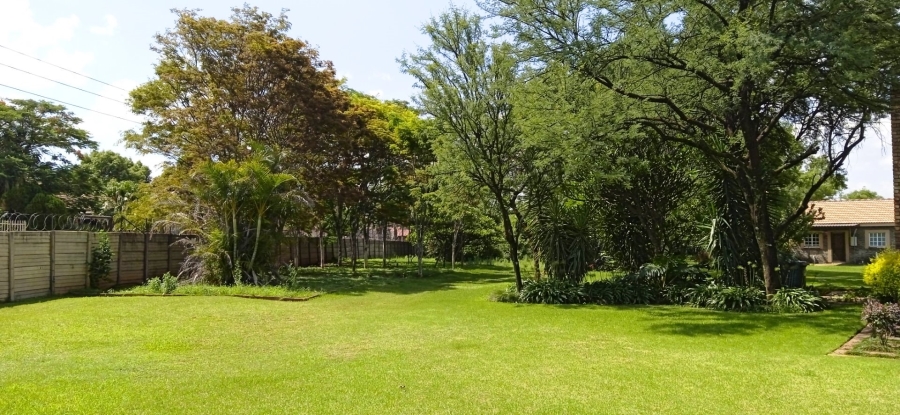 9 Bedroom Property for Sale in Heatherdale Gauteng