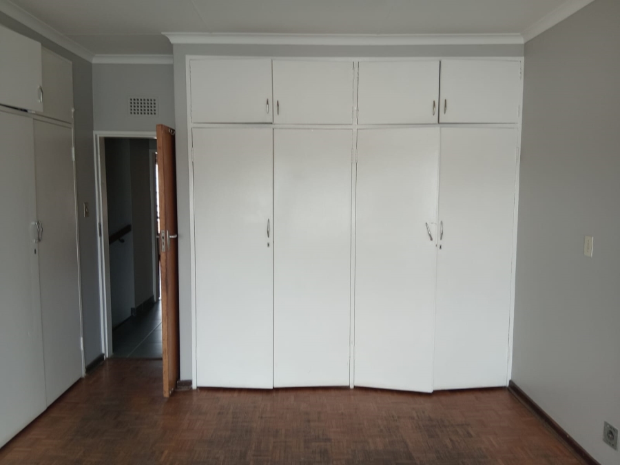 To Let 3 Bedroom Property for Rent in Selection Park Gauteng