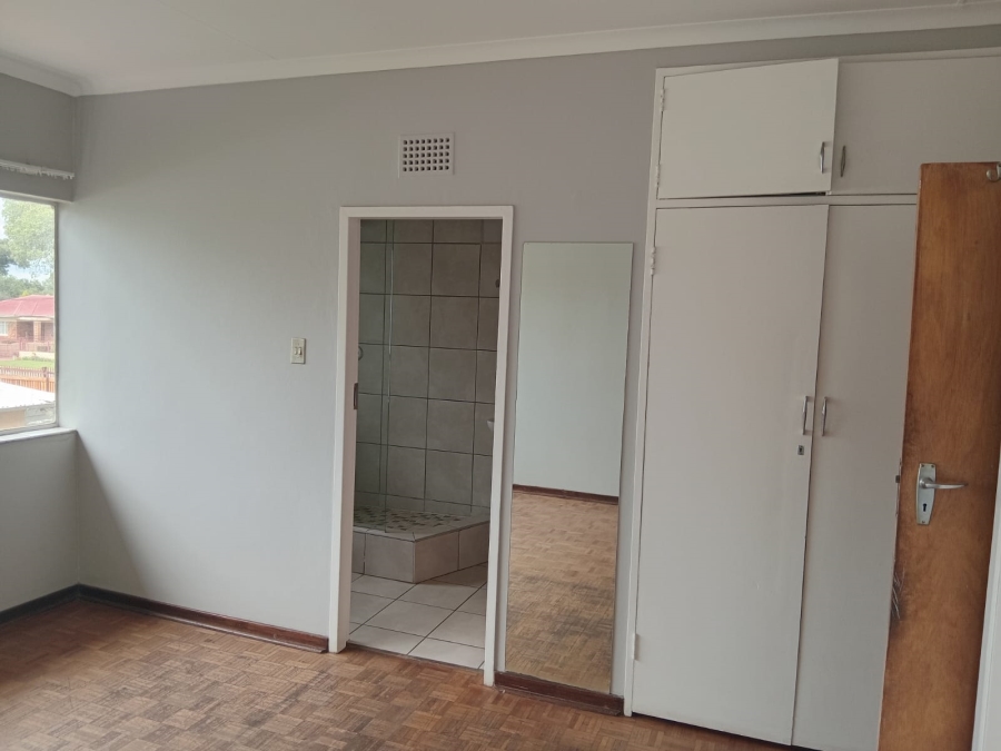 To Let 3 Bedroom Property for Rent in Selection Park Gauteng