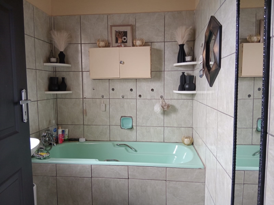To Let 2 Bedroom Property for Rent in Geduld Gauteng