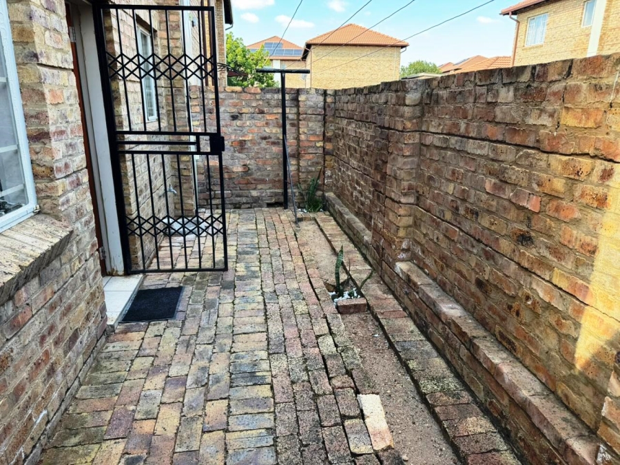 3 Bedroom Property for Sale in Annlin Gauteng