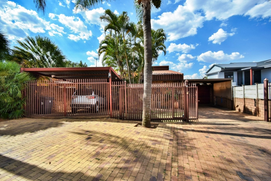 4 Bedroom Property for Sale in Theresa Park Gauteng