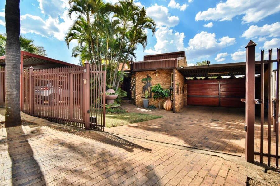 4 Bedroom Property for Sale in Theresa Park Gauteng