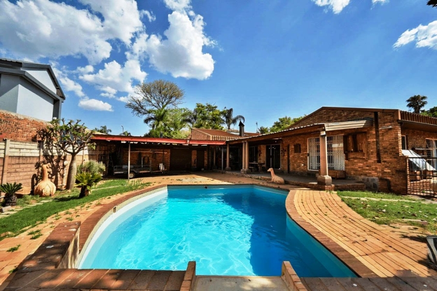 4 Bedroom Property for Sale in Theresa Park Gauteng