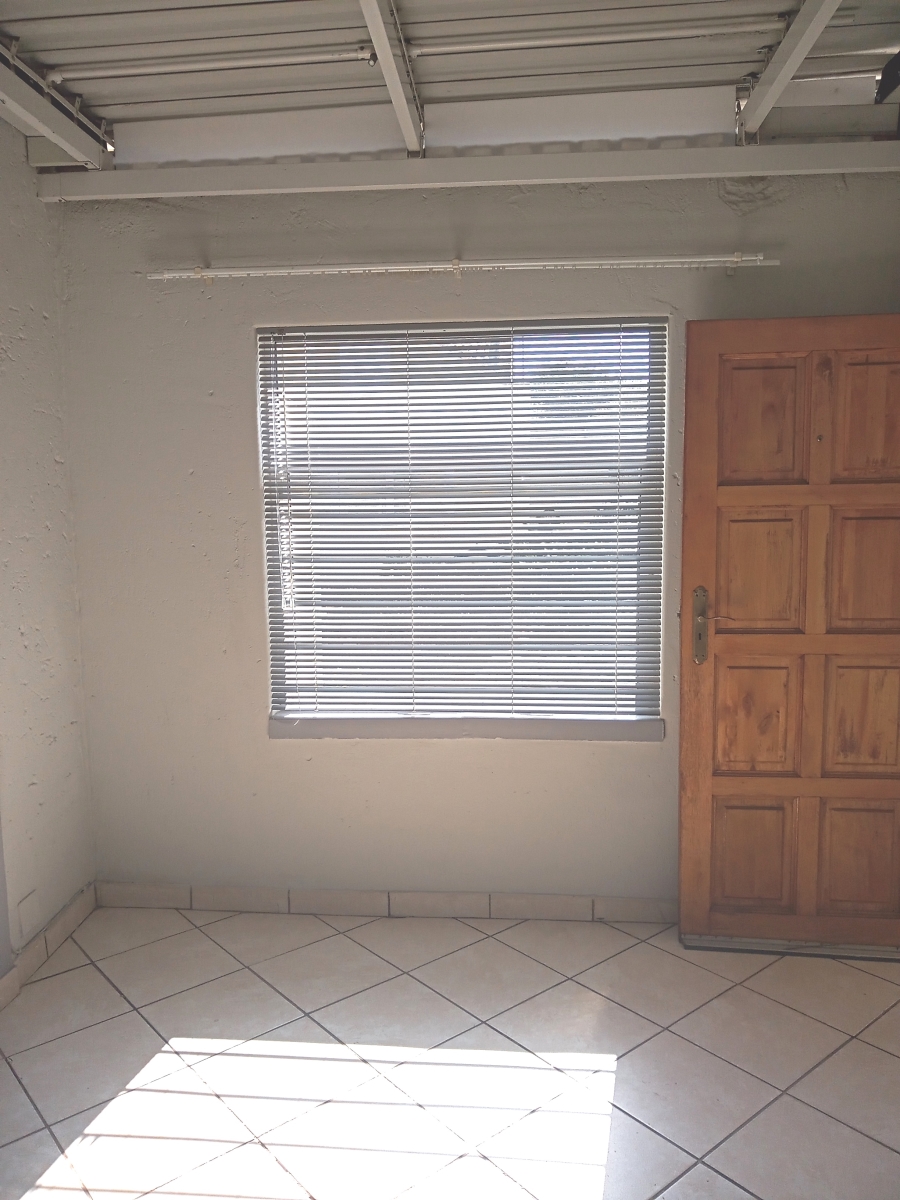 To Let 2 Bedroom Property for Rent in Sinoville Gauteng