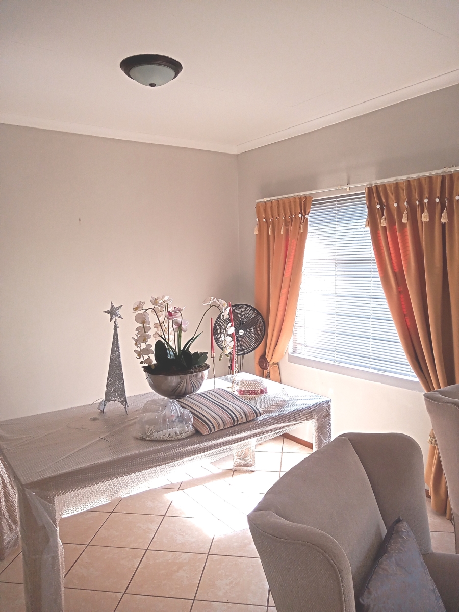 To Let 2 Bedroom Property for Rent in Sinoville Gauteng