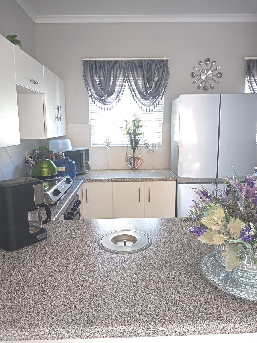 To Let 2 Bedroom Property for Rent in Sinoville Gauteng