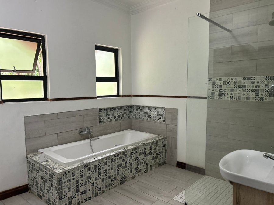 To Let 4 Bedroom Property for Rent in Chartwell Gauteng