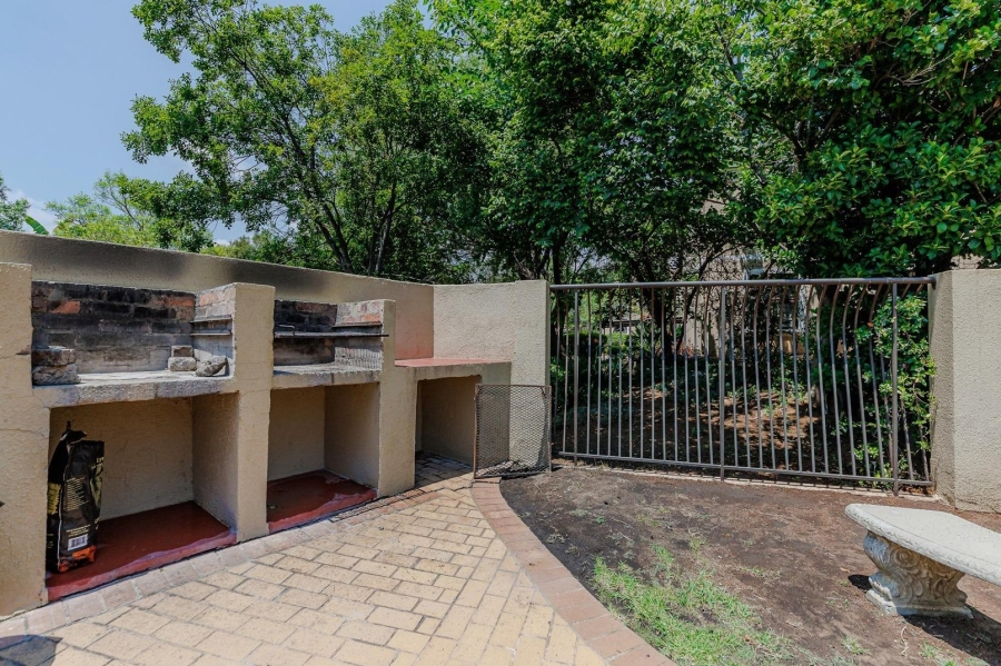 2 Bedroom Property for Sale in Robindale Gauteng