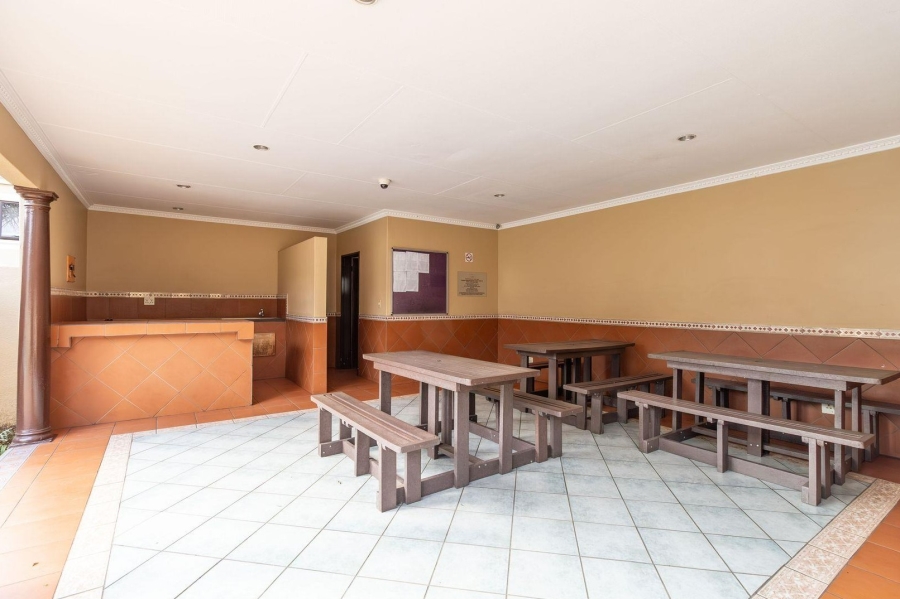 2 Bedroom Property for Sale in Robindale Gauteng