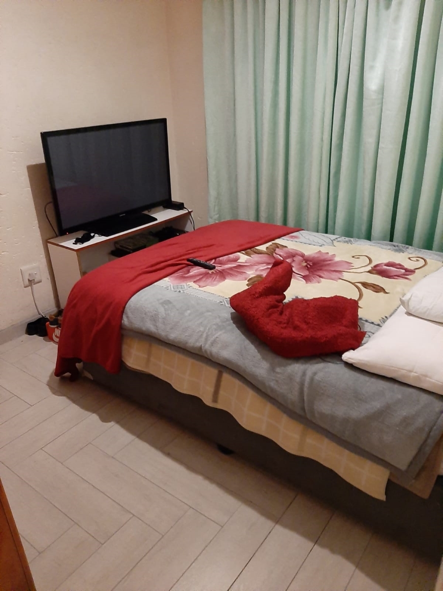 2 Bedroom Property for Sale in Vorna Valley Gauteng