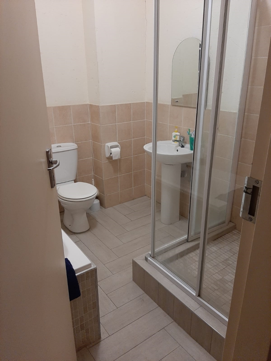 2 Bedroom Property for Sale in Vorna Valley Gauteng