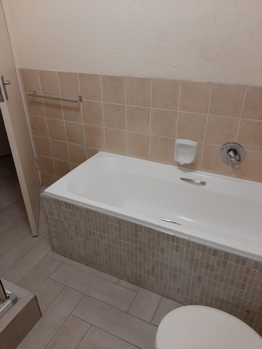 2 Bedroom Property for Sale in Vorna Valley Gauteng