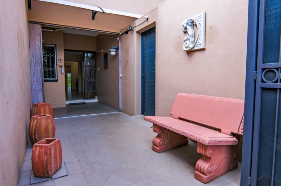3 Bedroom Property for Sale in Die Hoewes Gauteng