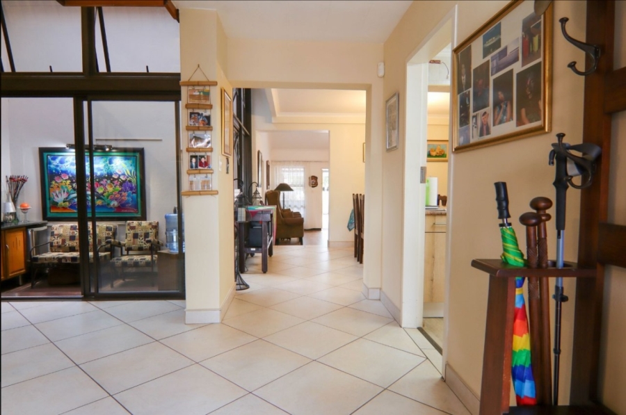 3 Bedroom Property for Sale in Die Hoewes Gauteng