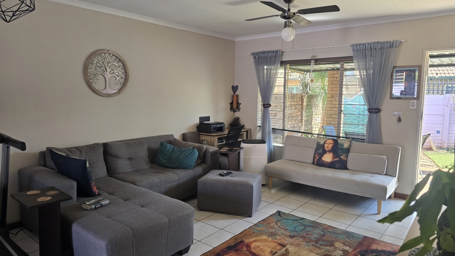 2 Bedroom Property for Sale in Annlin Gauteng