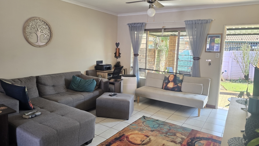 2 Bedroom Property for Sale in Annlin Gauteng