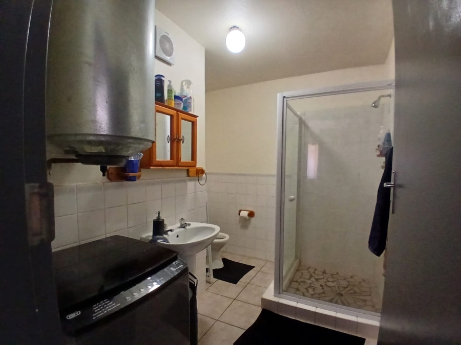 1 Bedroom Property for Sale in Die Hoewes Gauteng