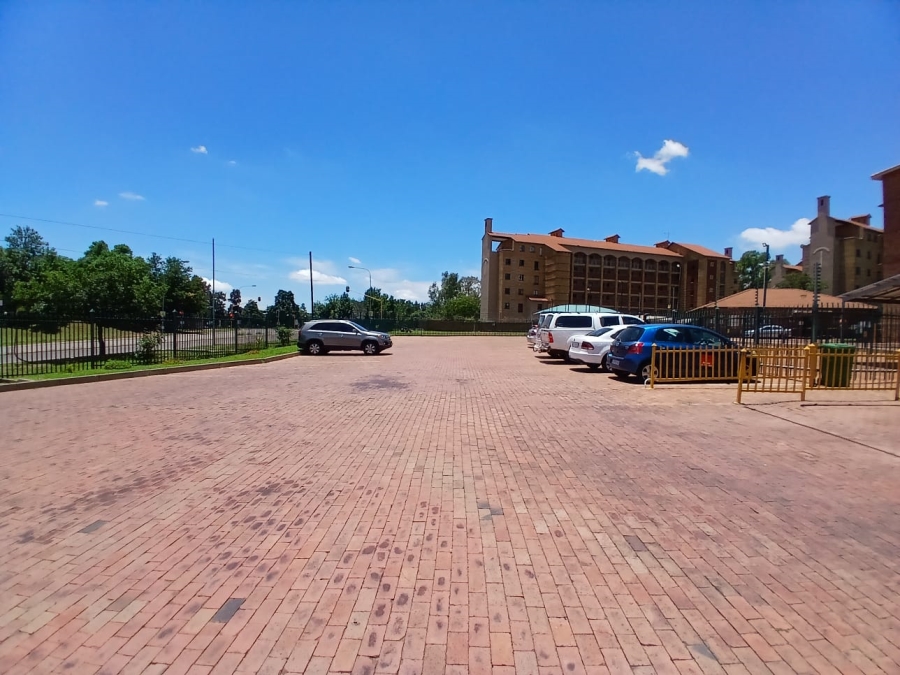 1 Bedroom Property for Sale in Die Hoewes Gauteng