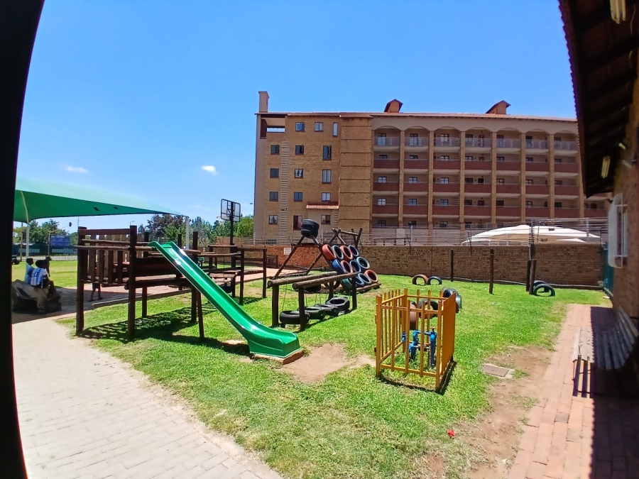 1 Bedroom Property for Sale in Die Hoewes Gauteng