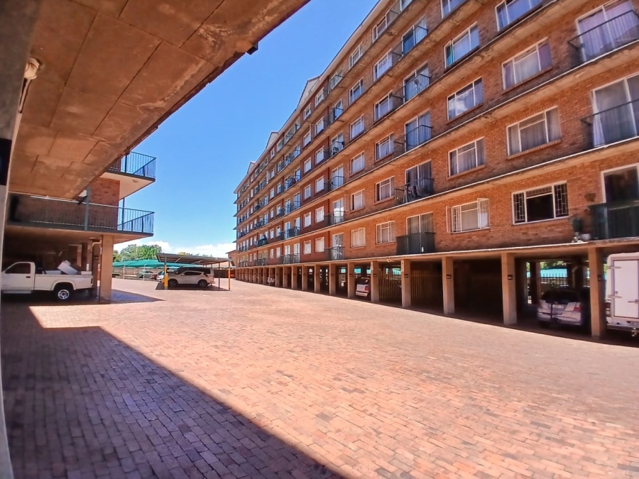 1 Bedroom Property for Sale in Die Hoewes Gauteng