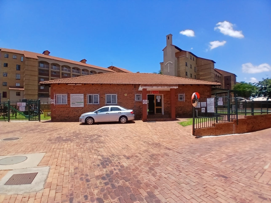 1 Bedroom Property for Sale in Die Hoewes Gauteng