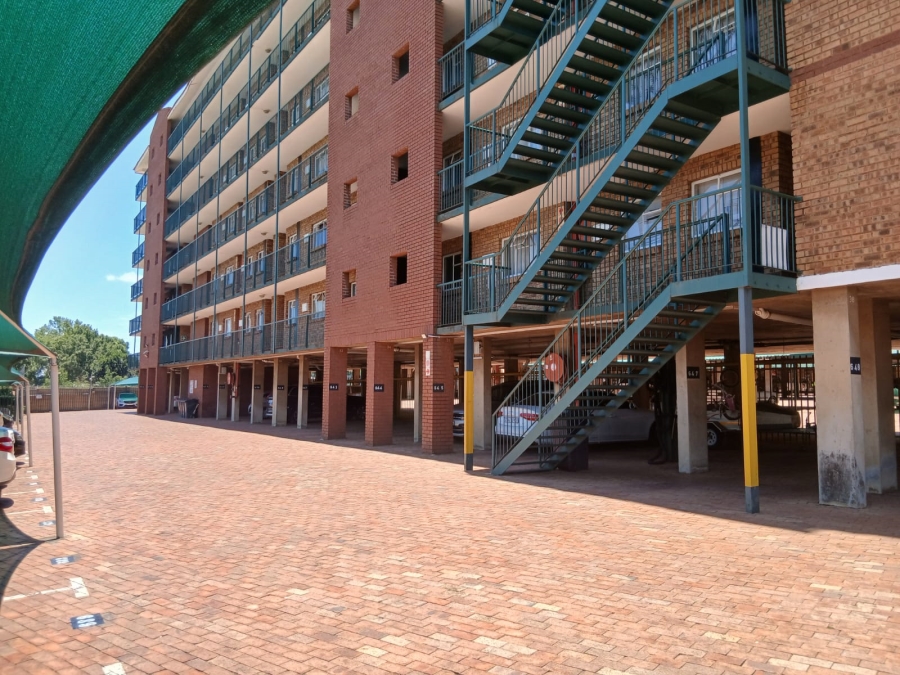 1 Bedroom Property for Sale in Die Hoewes Gauteng
