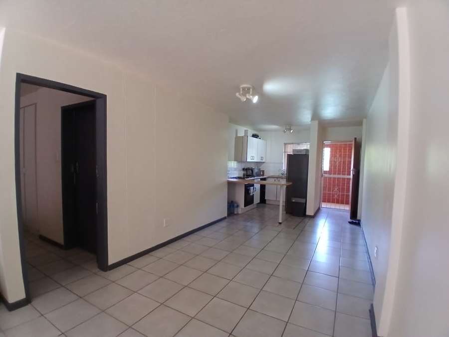 1 Bedroom Property for Sale in Die Hoewes Gauteng