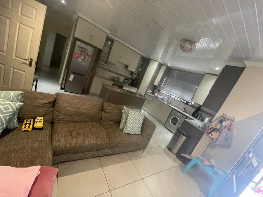 To Let 2 Bedroom Property for Rent in Brackenhurst Gauteng