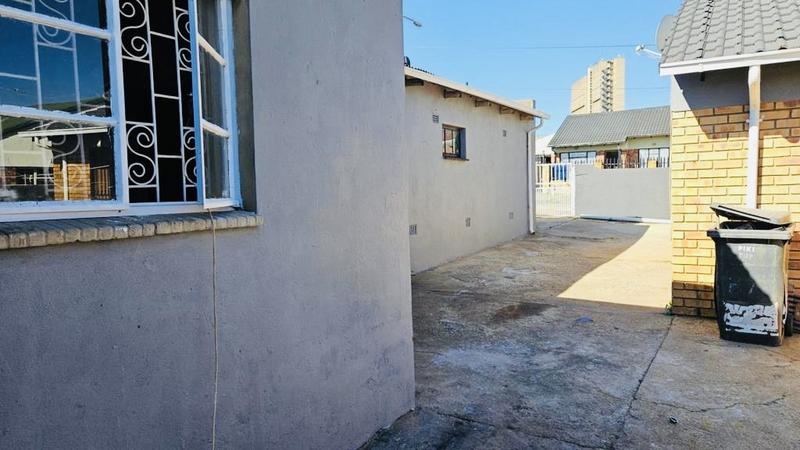 3 Bedroom Property for Sale in Newclare Gauteng
