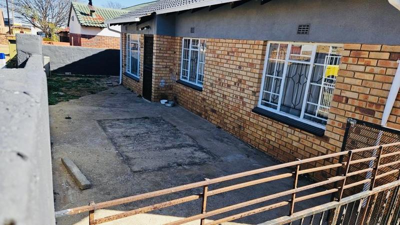3 Bedroom Property for Sale in Newclare Gauteng