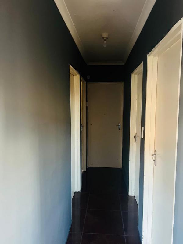 To Let 3 Bedroom Property for Rent in Fleurhof Gauteng