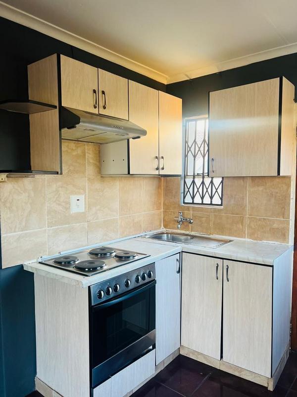 To Let 3 Bedroom Property for Rent in Fleurhof Gauteng