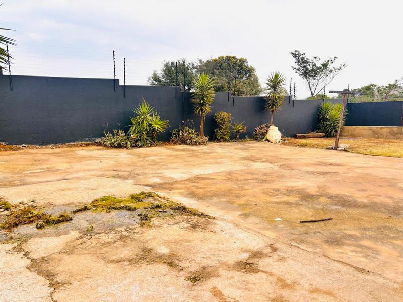 To Let 3 Bedroom Property for Rent in Fleurhof Gauteng