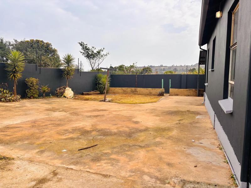 To Let 3 Bedroom Property for Rent in Fleurhof Gauteng